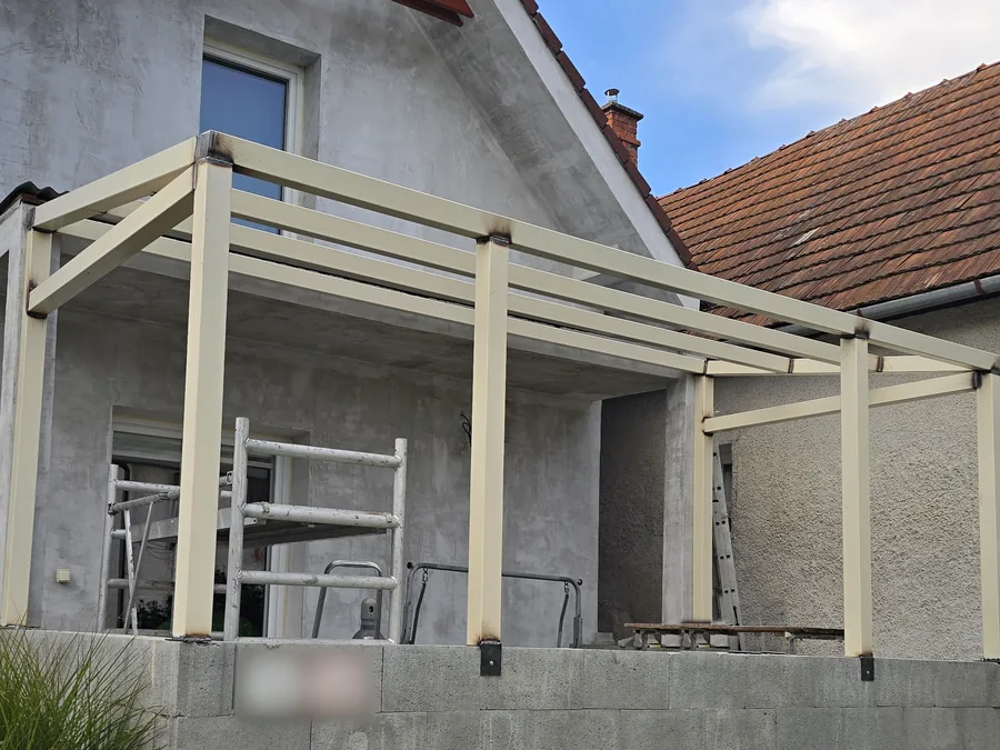 Dokončená konštrukcia zastrešenia